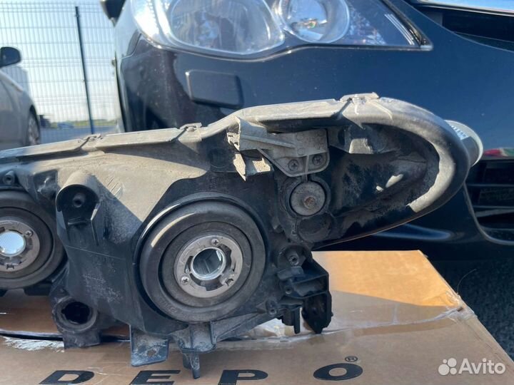 Фара правая оригинал Honda civic 4d