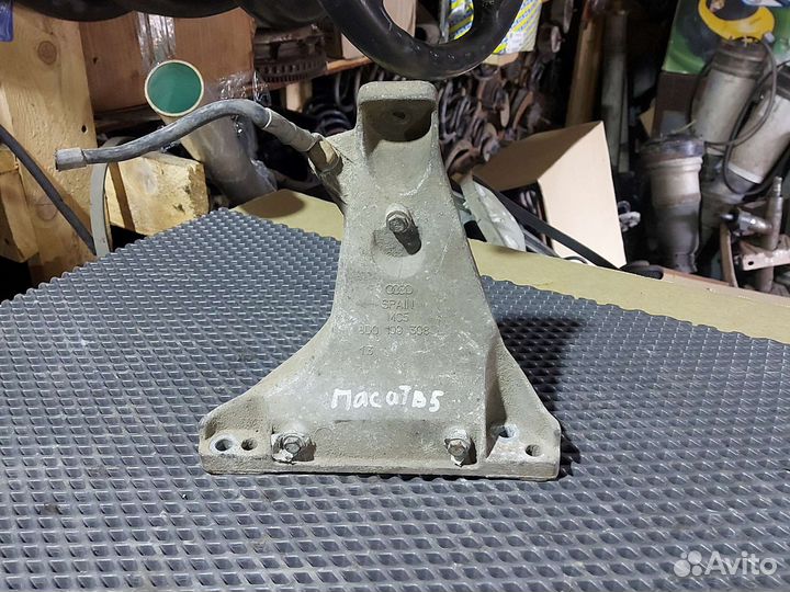 Кронштейн двигателя Volkswagen Passat b5