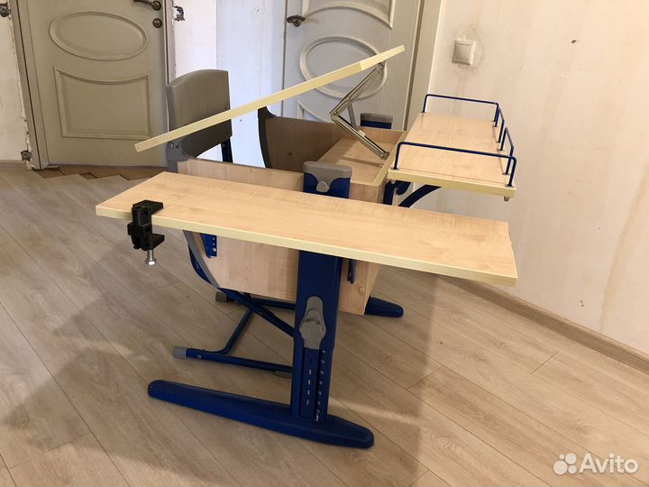 Детский письменный стол и стул