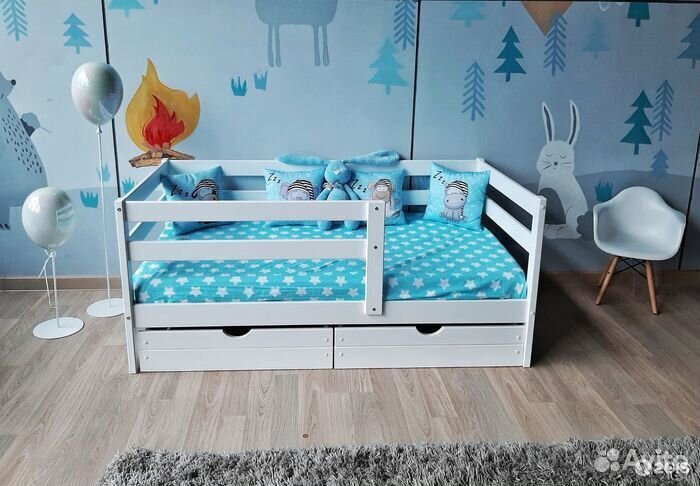 Кроватка из массива софа высокий борт для малыша