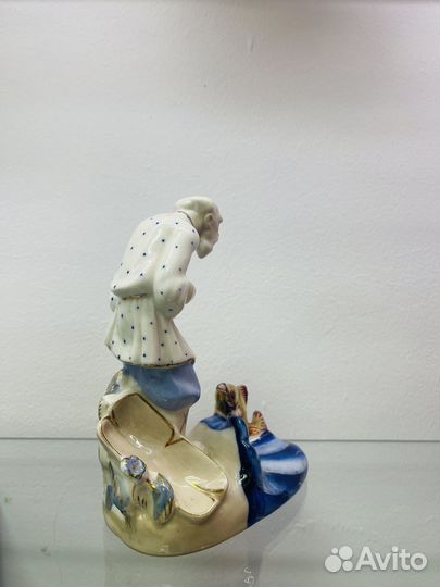 Фарфоровая статуэтка 