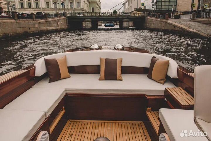 Аренда катера Версаль