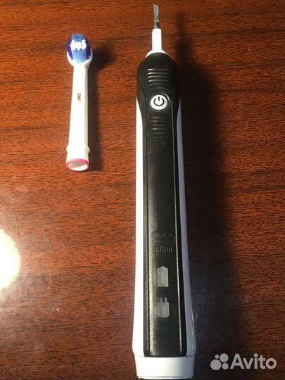 Зубная щетка Oral-B 700 (Black Edition pro)