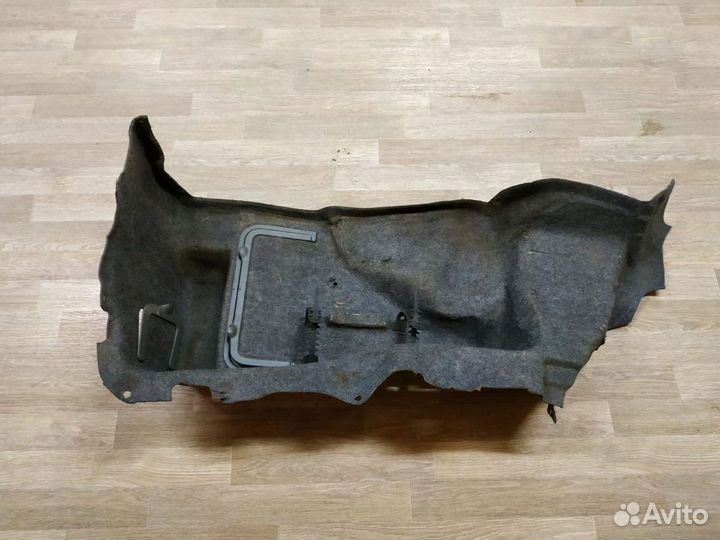 Обшивка багажника правая Nissan Primera P11E