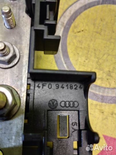 Колодка предохранителей Audi A6 универсал 2.8 CCE