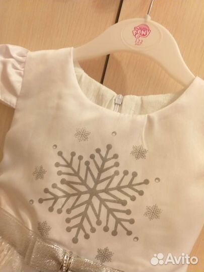 Платье снежинки 92р