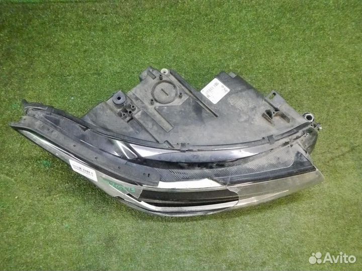 Фара правая Volkswagen Tiguan