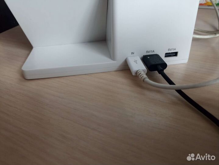 Док-станция для беспроводной зарядки с подставкой