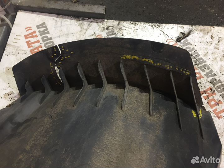 Рено Трафик подкрылок передний правый задняя часть