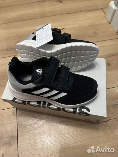 Новые кроссовки adidas 33-33,5 fr оригинал