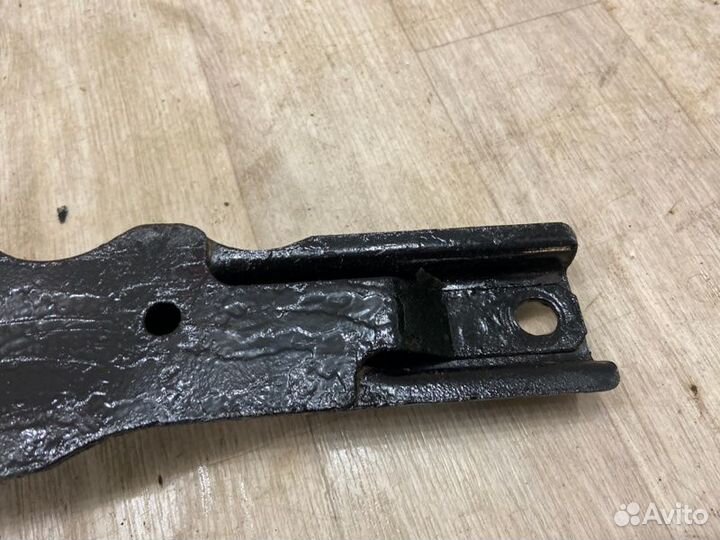 Балка продольная (лыжа ) передняя Mitsubishi