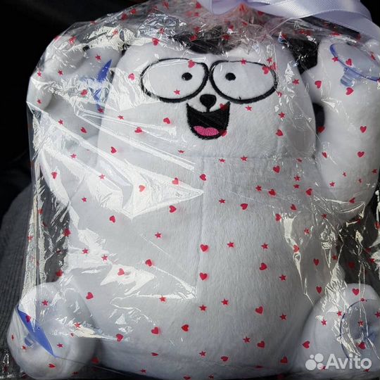 Кот на присосках саймон