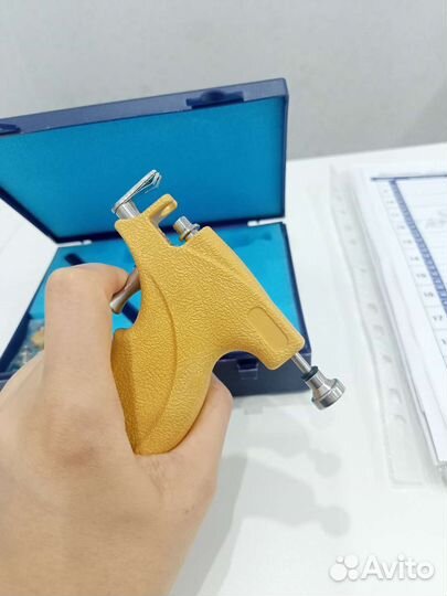 Пистолет для прокола ушей