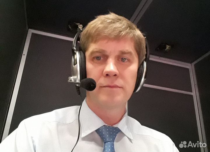 Синхронный переводчик, диктор, лектор