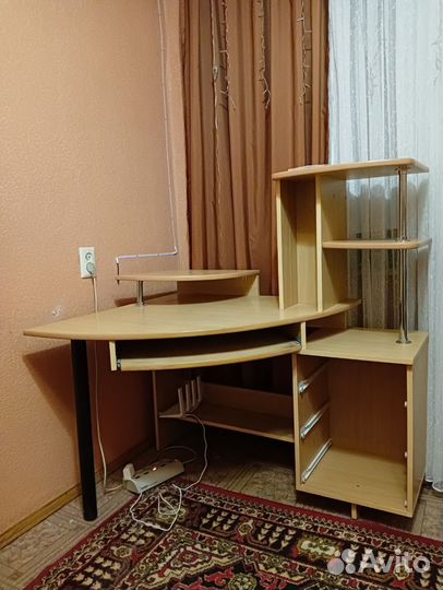 Компьютерный стол