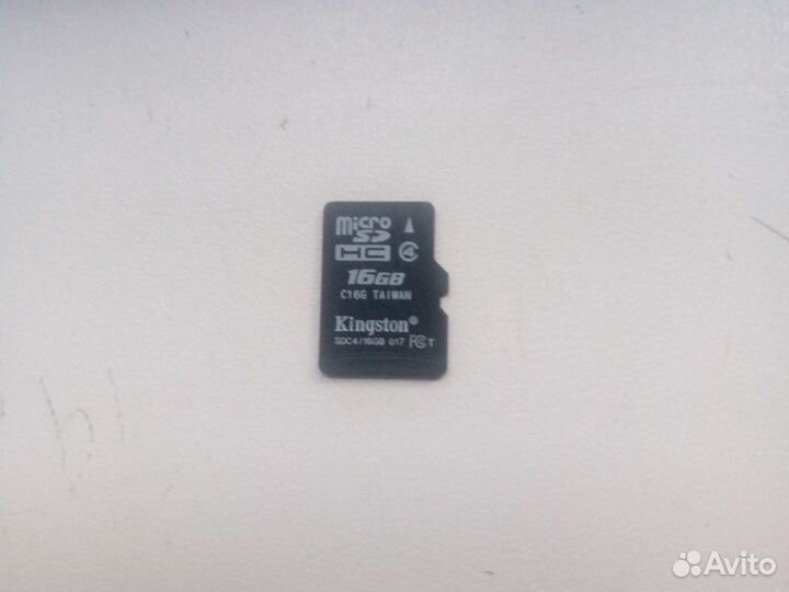 Продаю карту SD целая новая