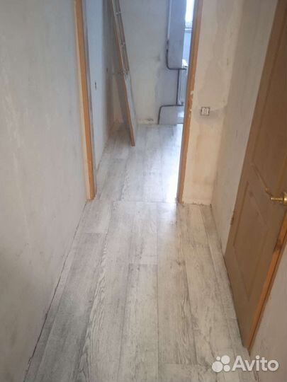 Укладка ленолиум, плинтуса, осби и фанеры