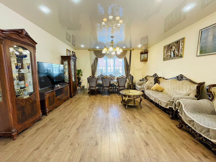 Коттедж 241,2 м² на участке 10 сот.