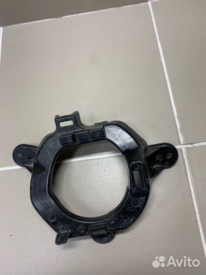 Кронштейн правый Toyota Land Cruiser 200 2015