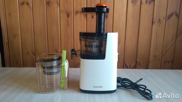 Соковыжималка шнековая Hurom HQ-IBF13 (HU-900)