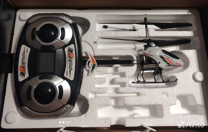 Радиоуправляемые вертолет и квадрокоптер
