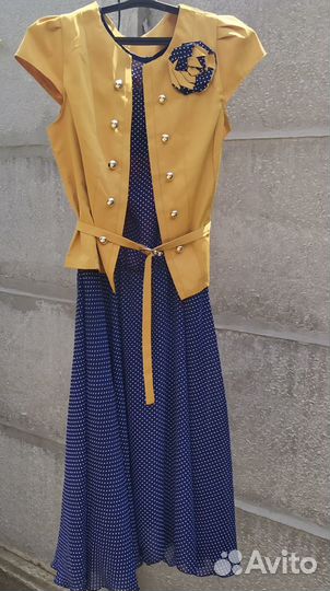 Платье в горошек с пиджаком