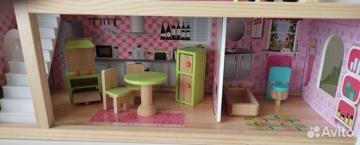 Кукольный домик с мебелью