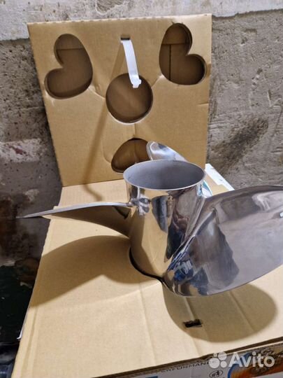 Гребной винт suzuki 23163 200- 300