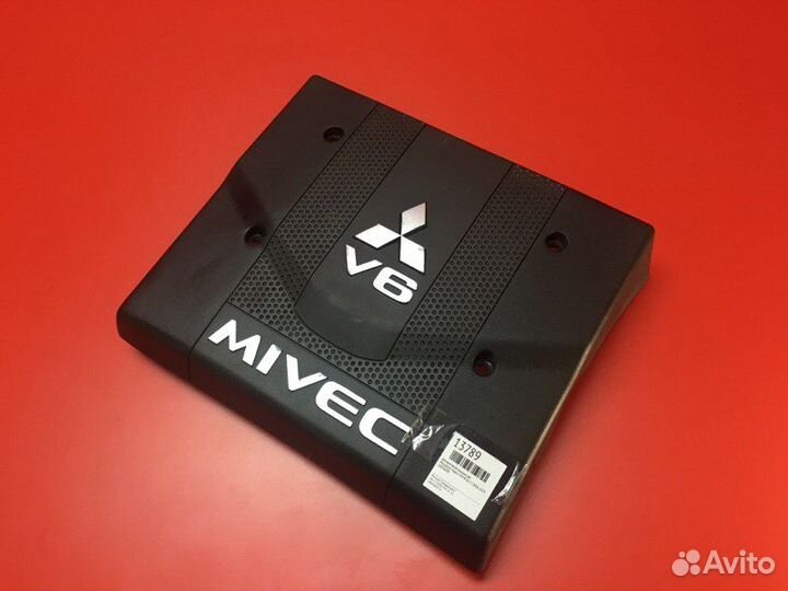 Декоративная крышка двс Mitsubishi Pajero V87W