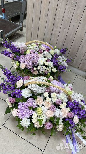 Огромные корзины из цветов на заказ