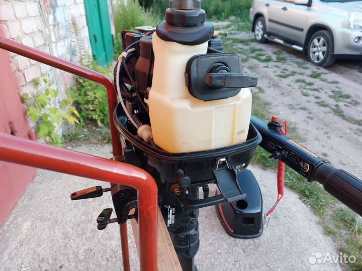 Лодочный мотор 5 л с 4 х тактный