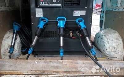 Компрессор с отбойными молотками