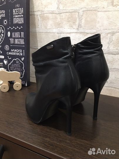 Полусапожки Renzoni натуральные 37 размер