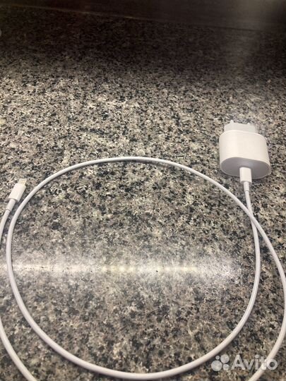 Зарядка на iPhone 20w