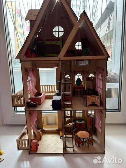 Домик кукольный с мебелью