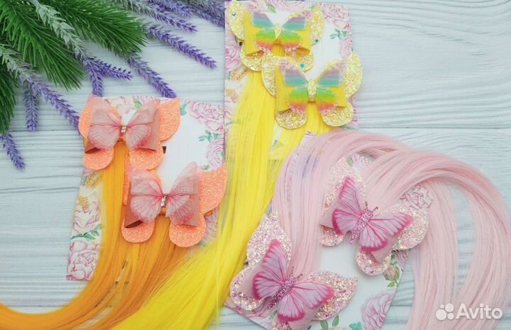 Бантики и заколки с цветными волосами