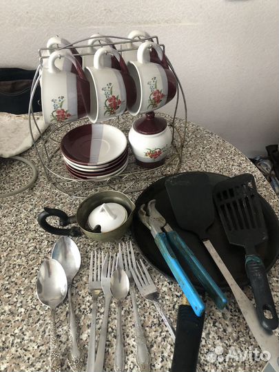 Сервиз чайный, сковорода, ложки, вилки