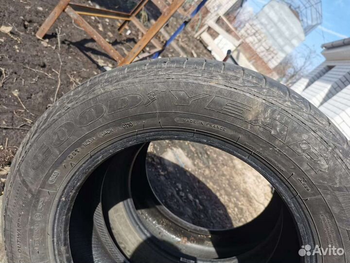 Goodyear Aquatred 215/60 R16