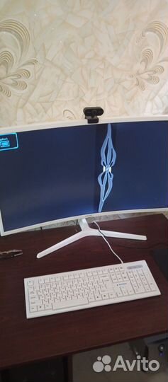 Битый монитор 32 дюйма изогнутый под донор