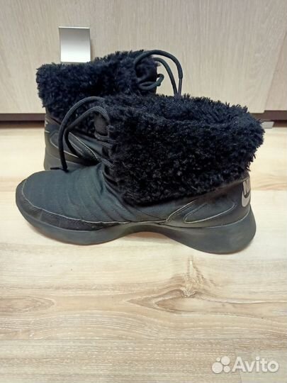 Ботинки Nike и Ботинки Ecco