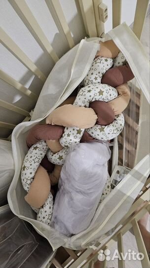 Детская кроватка с маятником и ящиком