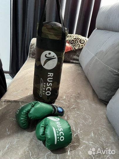 Боксерская груша с перчатками