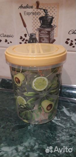 Банка с завинчивающейся крышкой 1л новая