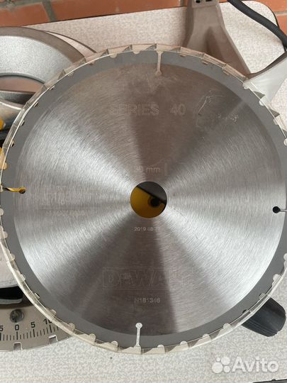 Торцовочная пила dewalt