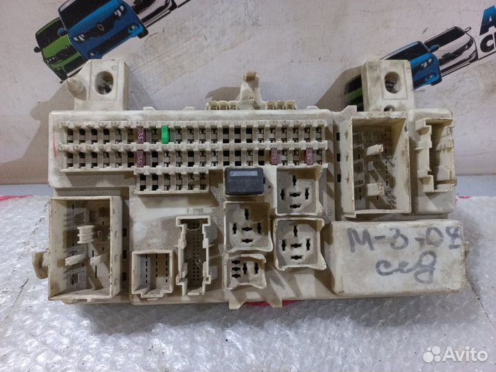 Блок предохранителей Mazda 3 BK 2002-2009