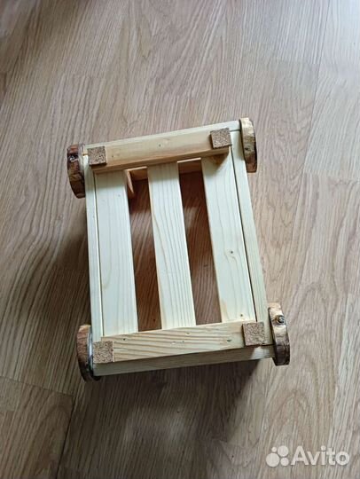 Декоративное кашпо из дерева