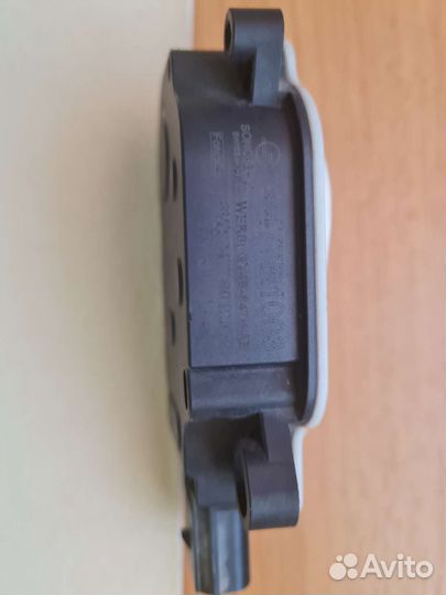 Исполнительное устройство жалюзи радиатора