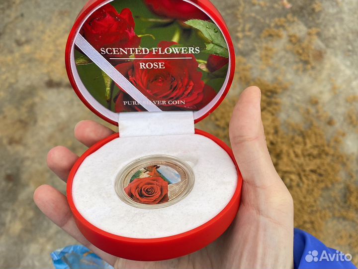 Монета 1 доллар Елизавета 2