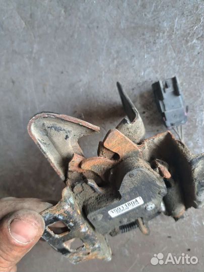 Замок капота Cadillac SRX