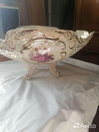 Ваза для фруктов на ножке